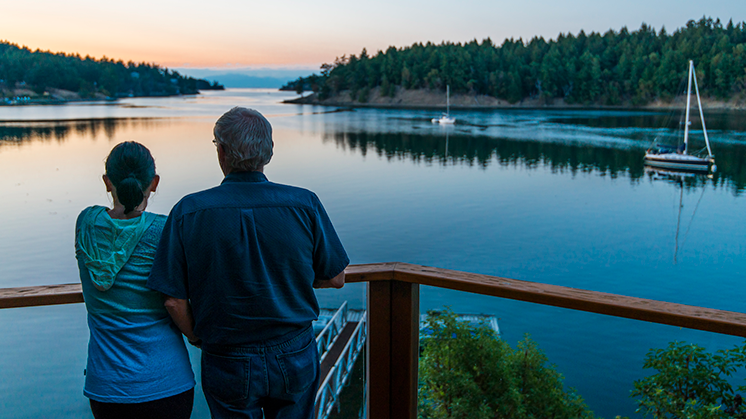 couple-lake-746-419.png