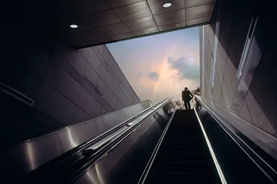 escalator-business-man-urban-746-419.png